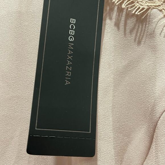 NWT BCBGMAXAZRIA NWT Gabi Dusty Pink Bell Sleeve Romper Size 2 - Picture 6 of 9